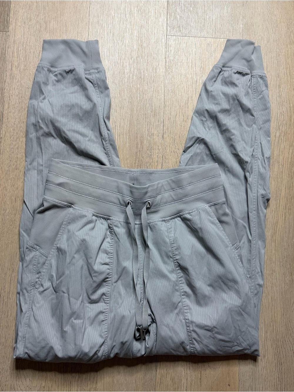 Lululemon studio jogger in silver drop - size 4